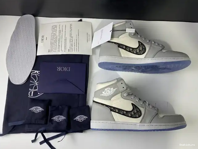 One Kick x Jordan 1 CN8607-002 shoe box) Retro High DR (DR 0602